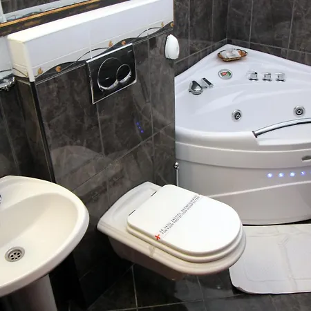 Hotel Majur