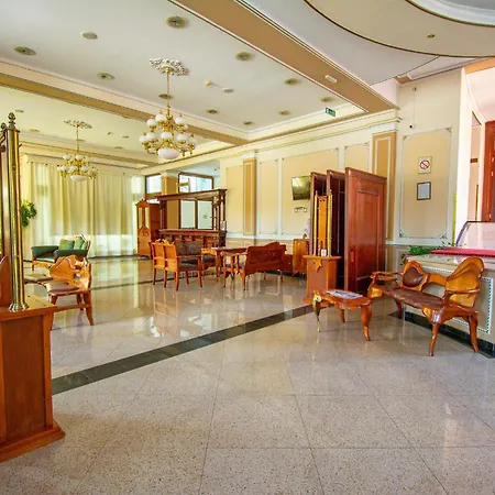 Hotel Majur